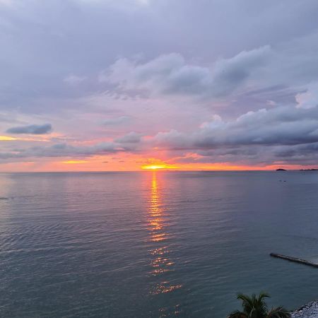 Appartamento The Arena Tanjung Tuan Port Dickson Esterno foto