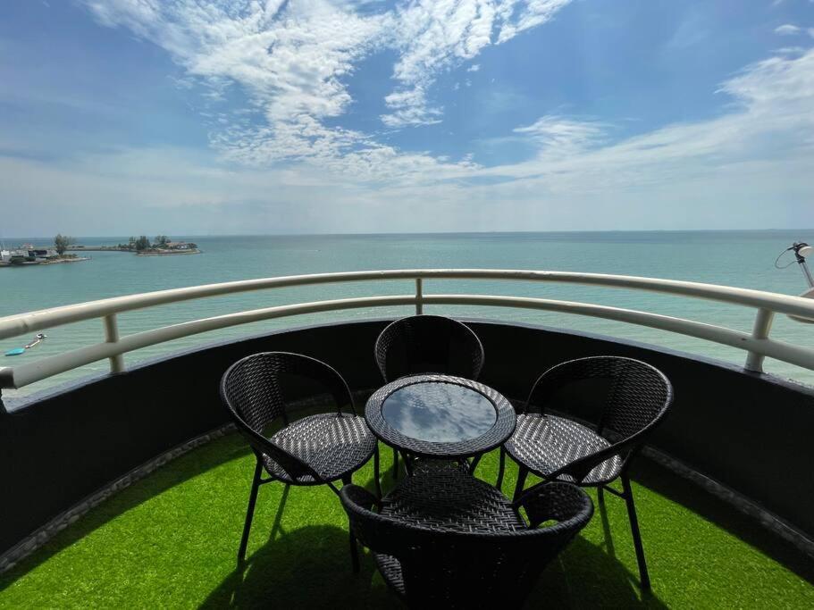Appartamento The Arena Tanjung Tuan Port Dickson Esterno foto